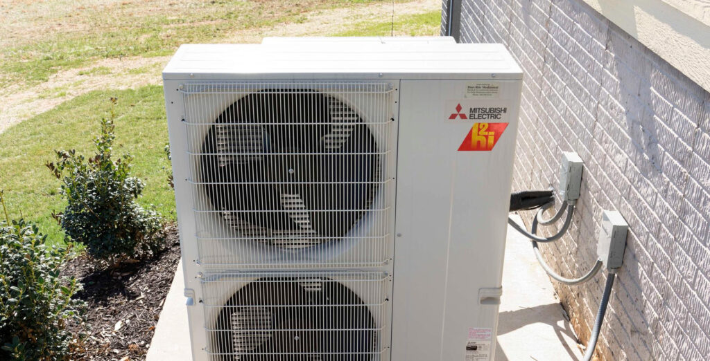 The Significance of Heat Pumps in Lowering Emissions and Cutting Energy Expenses